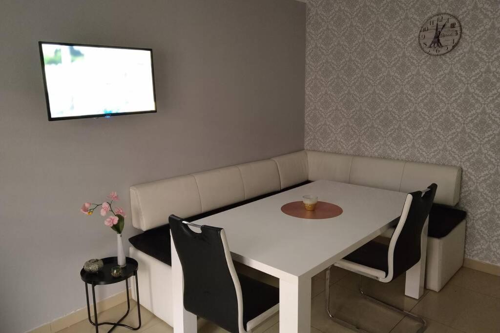 Near Tradefair And 8 Min. Appartamento